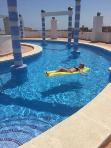 The swimming pool at or close to Apartament La Bonita