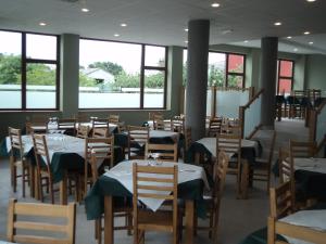 Restauracja lub miejsce do jedzenia w obiekcie O Vendaval Hostal Restaurante
