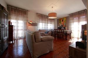 A seating area at Tutti a casa di Pippo (100mq)