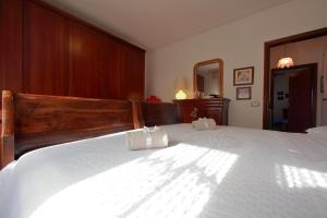 A bed or beds in a room at Tutti a casa di Pippo (100mq)