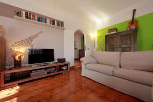 A television and/or entertainment centre at Tutti a casa di Pippo (100mq)