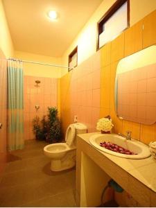 Koupelna v ubytování Sawaddee Aonang Resort