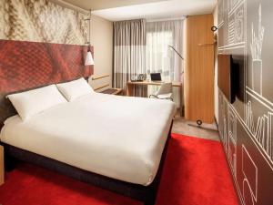 Gallery image of ibis London Docklands Canary Wharf in London