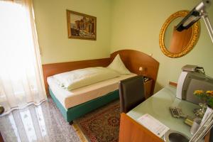 Katil atau katil-katil dalam bilik di Hotel & Restaurant Garda