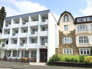 an external view of the hotel at Hotel Hafez in Bad Salzuflen