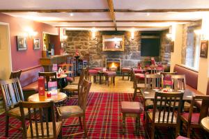 A restaurant or other place to eat at Argyll Hotel