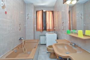 Kúpeľňa v ubytovaní Apartments Ivanka 378 + 37 fotografií