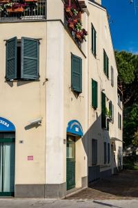The building in which Az apartmant is located