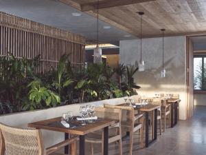 A restaurant or other place to eat at Olea All Suite Hotel, a Member of Design Hotels