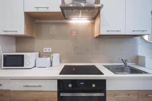 Kuchyňa alebo kuchynka v ubytovaní CYC Apartment