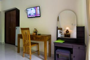 TV a/nebo společenská místnost v ubytování Eka Bali Guest House