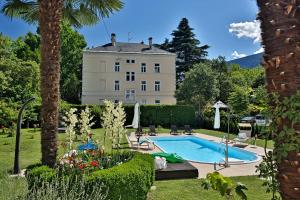Bazén v ubytovaní Garni Villa Tyrol - Adults Only alebo v jeho blízkosti