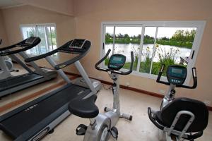 Fitnes oz. oprema za telovadbo v nastanitvi Pampas de Areco Resort de Campo & Spa