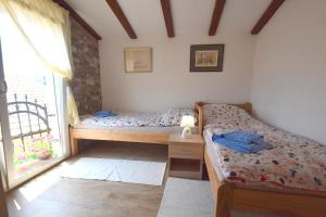 Postel nebo postele na pokoji v ubytování Apartments Neven