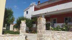 Το κτήριο όπου στεγάζεται  το διαμέρισμα +55 φωτογραφίες