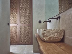 A bathroom at Olea All Suite Hotel, a Member of Design Hotels