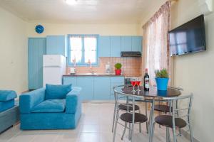 A kitchen or kitchenette at Blue Sea Paradise
