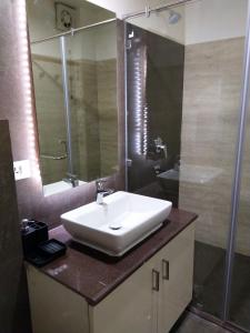 Kupatilo u objektu Joey's Hostel Delhi - 20 mins from Railway Station