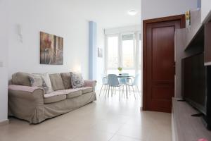A seating area at Apartamento Playa Las Canteras
