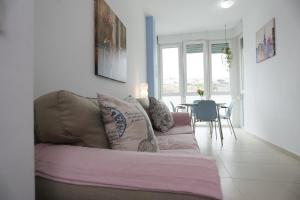 A seating area at Apartamento Playa Las Canteras