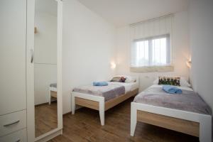 a bedroom with two beds and a mirror at Losko in Solin