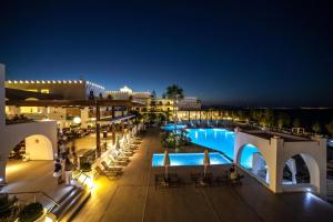 Bazén v ubytovaní Oceanis Beach & Spa Resort alebo v jeho blízkosti