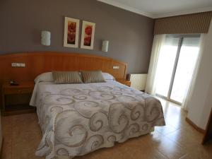 Łóżko lub łóżka w pokoju w obiekcie Hotel Miramar 2** Superior