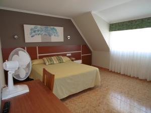 Łóżko lub łóżka w pokoju w obiekcie Hotel Miramar 2** Superior