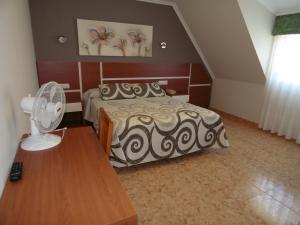 Łóżko lub łóżka w pokoju w obiekcie Hotel Miramar 2** Superior