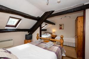 Llit o llits en una habitació de White Hart Inn