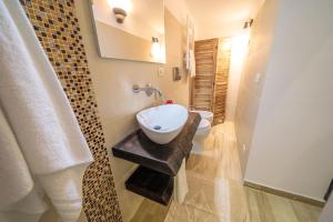 Koupelna v ubytování "Il principio di Archimede"guest & art house + 17 fotografií