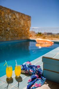 Der Swimmingpool an oder in der Nähe von Bellavista Farmhouses Gozo
