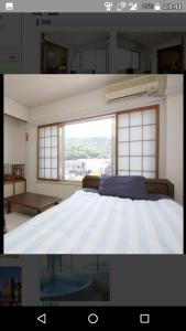 two pictures of a bedroom with a bed and a window at Business Hotel Seifusou in Saiki
