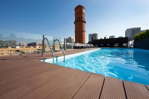 Der Swimmingpool an oder in der Nähe von Attica 21 Barcelona Mar