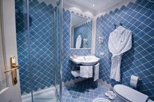 Vannituba majutusasutuses OSTUNI PALACE - Hotel Bistrot & SPA