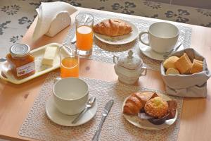 Jedlo v ubytovaní bed & breakfast alebo blízkom okolí