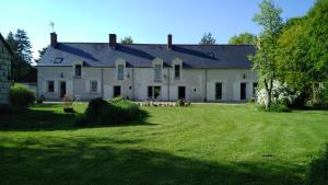 a large white house with a large yard at La Blinerie in Sambin