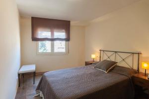 Llit o llits en una habitació de Lets Holidays apartment terrace La Guardia