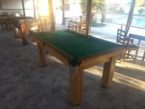 Porto dos Lencóis - Chalé Tipo Apartamento内的一张台球桌