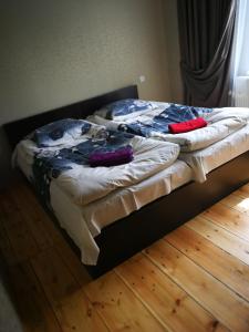 Katil atau katil-katil dalam bilik di Guesthouse Suja