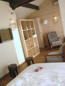a room with a table and a chair in a room at Le Clos Du Lac - location de chambres in Veyrier-du-Lac
