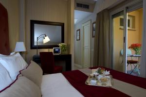 Postel nebo postele na pokoji v ubytování Hotel dei Borgognoni