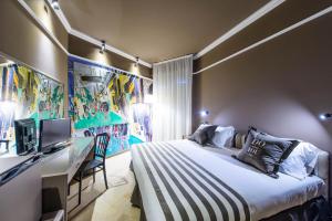 Postel nebo postele na pokoji v ubytování Admiral Art Hotel