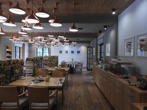 Hotel a restaurace U Vychopňů餐廳或用餐的地方