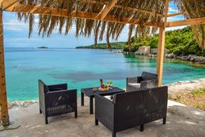 a table and chairs with a view of the ocean at Olive garden apartment in Molunat