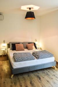 מיטה או מיטות בחדר ב-Olive garden apartment