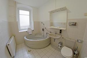 Ванна кімната в Hotel-Pension Victoria