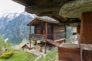 Landskap semula jadi dekat dengan chalet