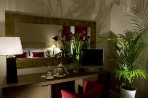 TV a/nebo společenská místnost v ubytování Hotel dei Borgognoni