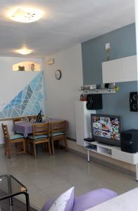 Kuchyňa alebo kuchynka v ubytovaní Apartment Karega + 22 fotografií